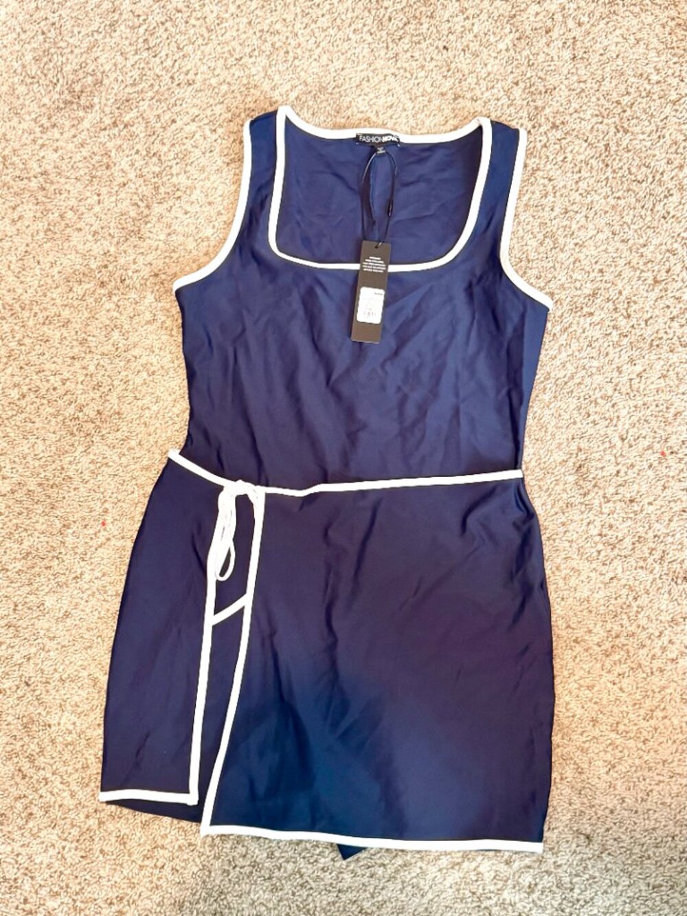Fashion Nova Coraline Contrast Romper Navy Combo Wrap Front Stretch Size L NWT - Picture 4 of 5